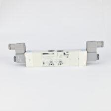 SOLENOID VALVE DOUBLE 5/3 1/2" MID CLOSED WITH 220 VAC COIL & ADAPTOR MINDMAN