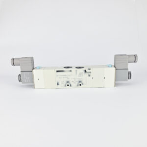 SOLENOID VALVE DOUBLE 5/3 1/2" MID CLOSED WITH 220 VAC COIL & ADAPTOR MINDMAN