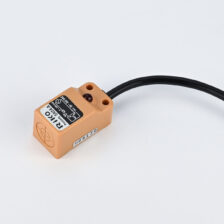 INDUCTIVE SENSOR BOX 34 X 18 MM 220 VAC 4 MM NO RIKO
